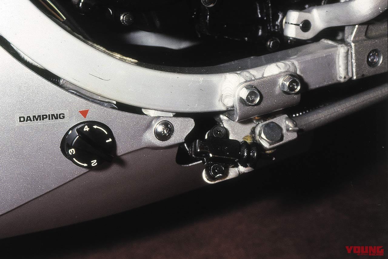 |「唯一のタンデムツイン(前後2気筒)」栄光のチャンピオンレプリカも:1984カワサキKR250/S【あの素晴らしい名車をもう一度】