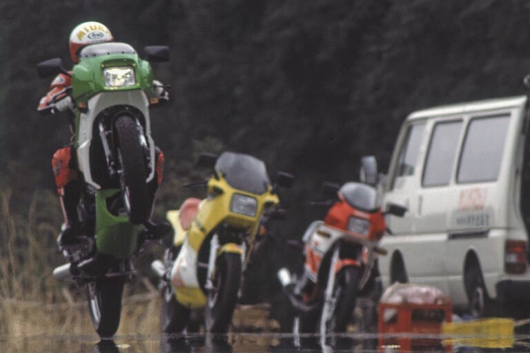 カワサキ KR250/S|「唯一のタンデムツイン(前後2気筒)」栄光のチャンピオンレプリカも:1984カワサキKR250/S【あの素晴らしい名車をもう一度】