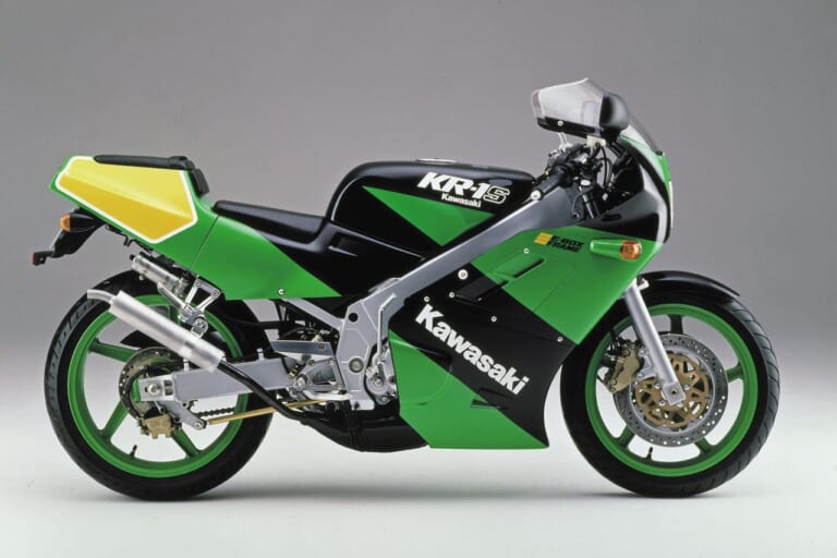 カワサキ KR-1R|「唯一のタンデムツイン(前後2気筒)」栄光のチャンピオンレプリカも:1984カワサキKR250/S【あの素晴らしい名車をもう一度】