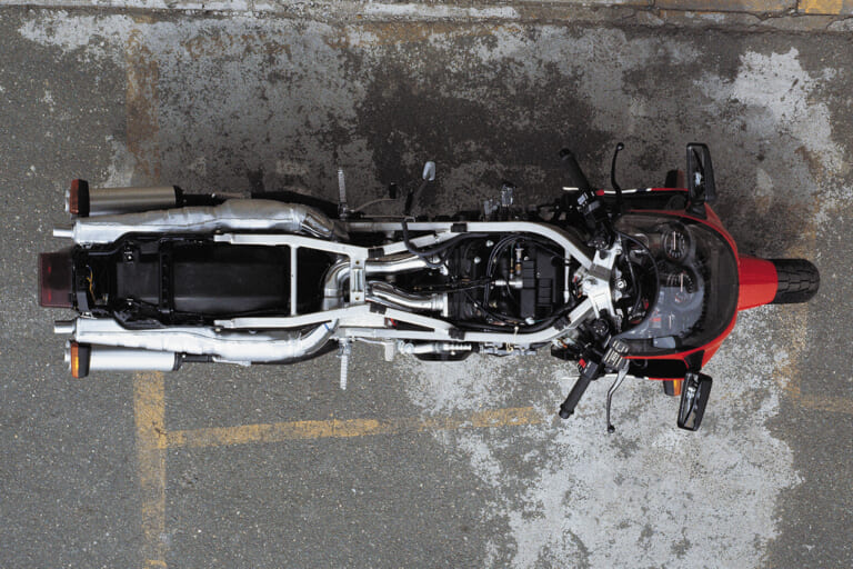 ヤマハ RZV500R|「究極のレーサーレプリカ!」1984ヤマハRZV500R:気分はケニーのYZRだった【あの素晴らしい名車をもう一度】