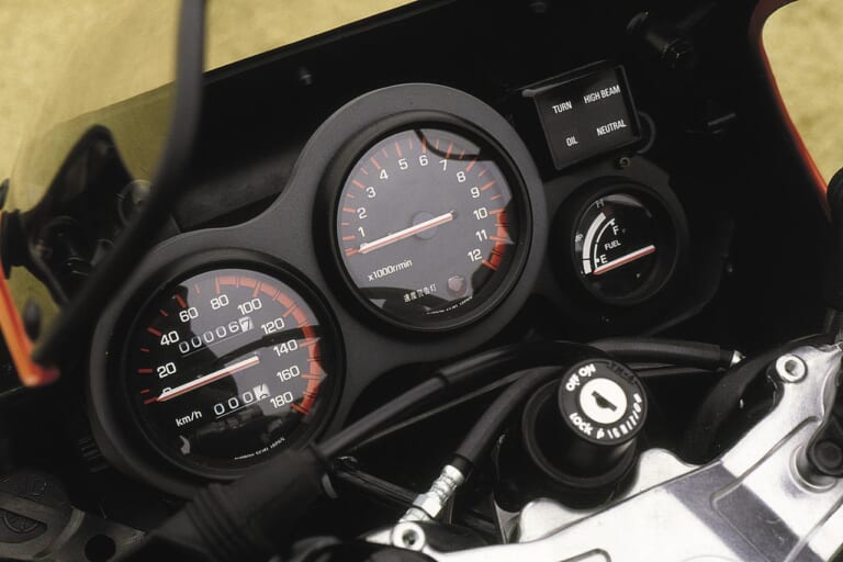 ヤマハ RZV500R|「究極のレーサーレプリカ!」1984ヤマハRZV500R:気分はケニーのYZRだった【あの素晴らしい名車をもう一度】