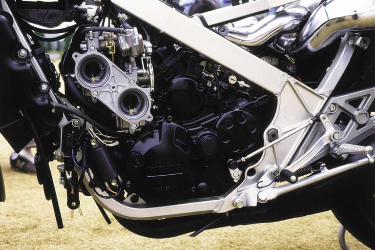 ヤマハ RZV500R|「究極のレーサーレプリカ!」1984ヤマハRZV500R:気分はケニーのYZRだった【あの素晴らしい名車をもう一度】
