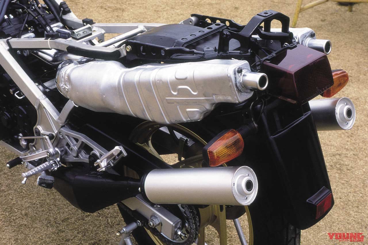 |「究極のレーサーレプリカ!」1984ヤマハRZV500R:気分はケニーのYZRだった【あの素晴らしい名車をもう一度】