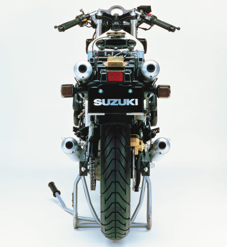 スズキ RG500Γ|「2スト最強の500レプリカ」1985スズキRG500Γ(ガンマ):炸裂パワーのスクエア4【あの素晴らしい名車をもう一度】