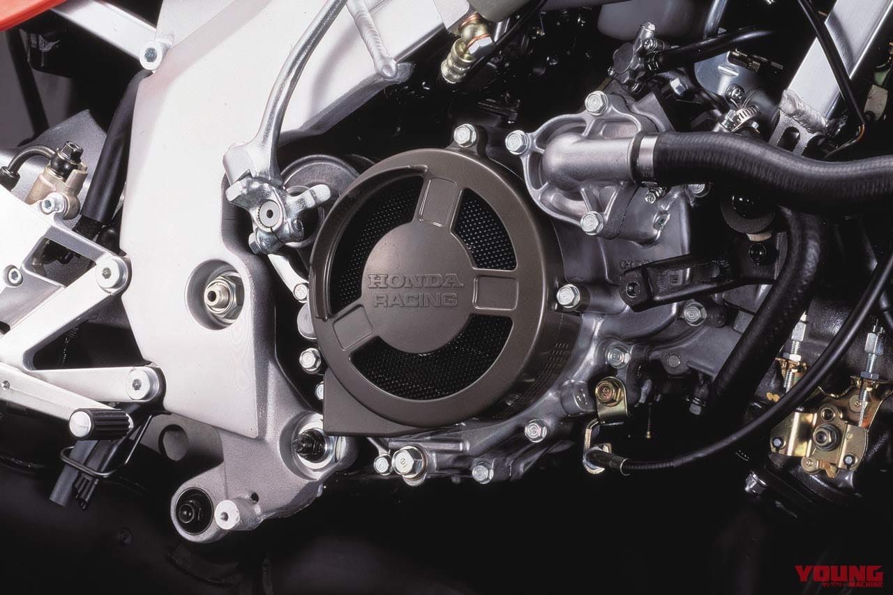 |「2スト全盛期を代表する傑作」1986ホンダNSR250R:レーサーに保安部品を付けただけ!【あの素晴らしい名車をもう一度】