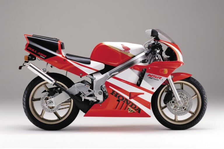 ホンダ NSR250R SP|「2スト全盛期を代表する傑作」1986ホンダNSR250R:レーサーに保安部品を付けただけ!【あの素晴らしい名車をもう一度】