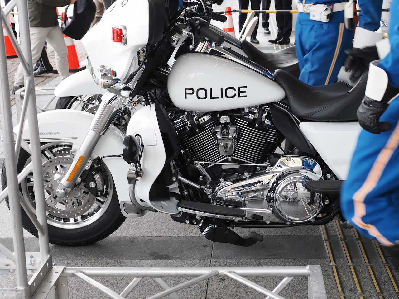 ハーレイダビットソン　ポリス　白バイ　バイク マニアでなくとも喉から手が出る、堂々たるハーレー白バイ