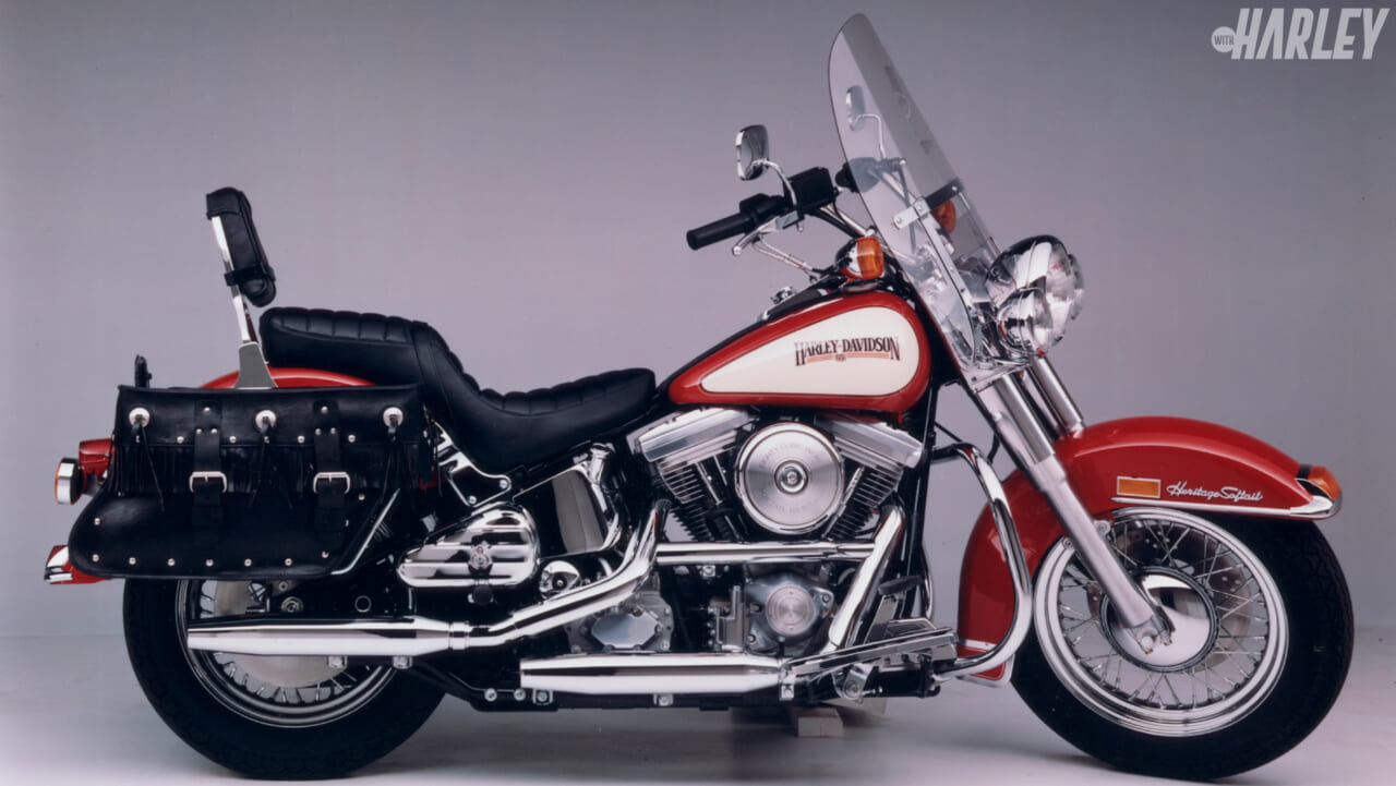 写真] FXSTS-SPRINGER-SOFTAIL-85th-02 │ 伝説のヨンパチから40年の時を経てよみがえったスプリンガーフォーク〈'88  FXSTSソフテイルスプリンガー〉│WEBヤングマシン｜新車バイクニュース