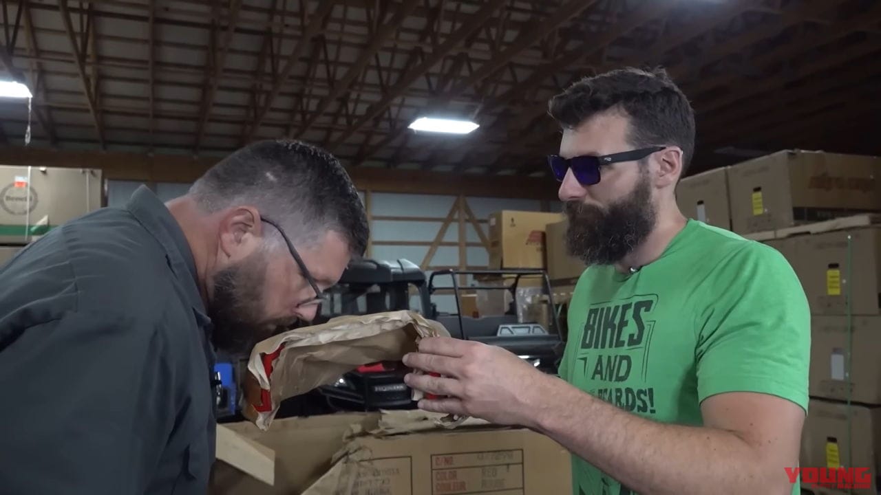 |42年前のホンダのバイクを『箱入り新車』のままゲット! “フラットトラック”の名の赤いマシンが蘇る