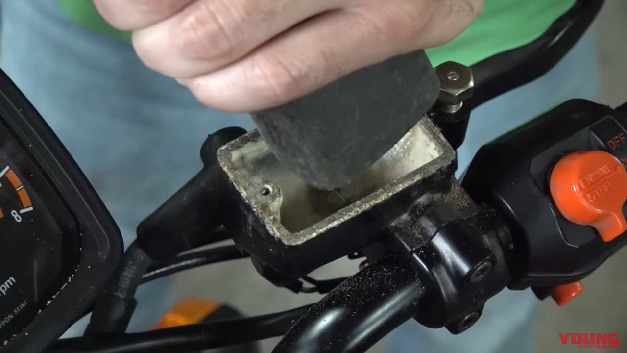 |42年前のホンダのバイクを『箱入り新車』のままゲット! “フラットトラック”の名の赤いマシンが蘇る