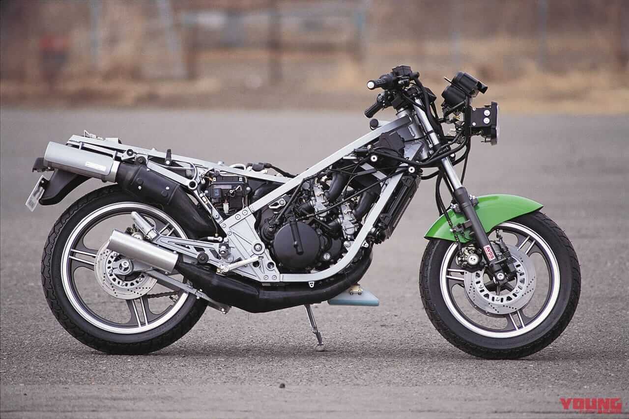 |「唯一のタンデムツイン(前後2気筒)」栄光のチャンピオンレプリカも:1984カワサキKR250/S【あの素晴らしい名車をもう一度】