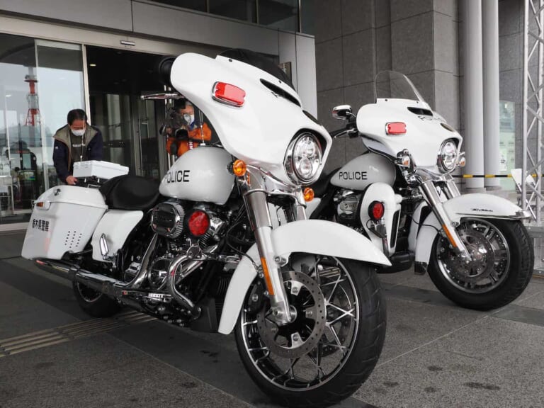栃木県警に寄贈された2台のハーレーダビッドソン白バイ仕様。
