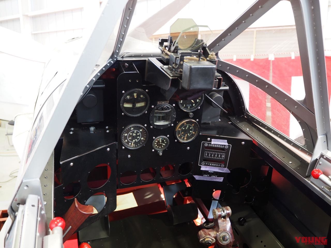 川﨑 三式戦闘機 キ61 飛燕 実物大展示模型|ドレミコレクションが復元中の「三式戦闘機・飛燕」が鋲打式/安全祈願祭を開催!