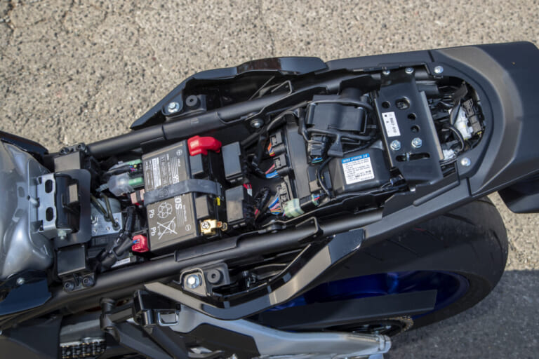 ヤマハMT-10SP ABS|シート下|ヤマハMT-10SP ABS試乗インプレッション【強心臓が手中に。究極の電子制御】