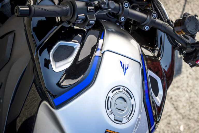 ヤマハMT-10SP ABS|タンク|ヤマハMT-10SP ABS試乗インプレッション【強心臓が手中に。究極の電子制御】