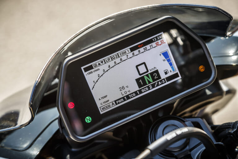 ヤマハMT-10SP ABS|メーターパネル|ヤマハMT-10SP ABS試乗インプレッション【強心臓が手中に。究極の電子制御】