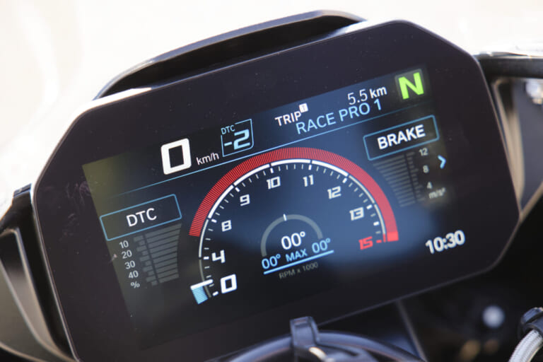 BMW S1000RR|これは速過ぎる! BMW S1000RR 試乗インプレッション【ハイパフォーマンス極まるのに扱いやすい】