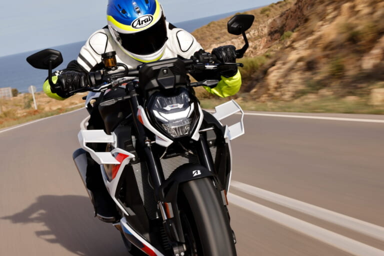 BMW最強ネイキッド! M1000R 試乗インプレッション【公道の速度域で楽しめる好バランス】