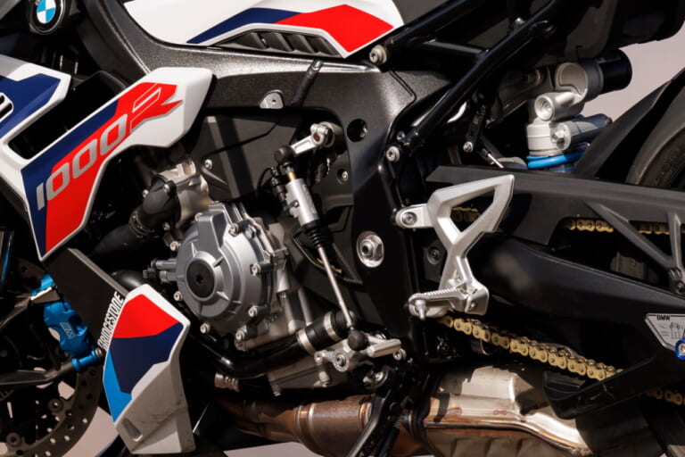 BMW M1000R|BMW最強ネイキッド! M1000R 試乗インプレッション【公道の速度域で楽しめる好バランス】