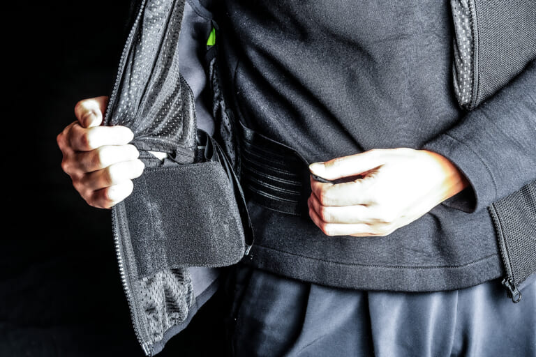 ダイネーゼ スマートジャケット|警視庁の白バイ隊が採用!! ワイヤレスエアバッグシステム〈ダイネーゼ スマートジャケット〉