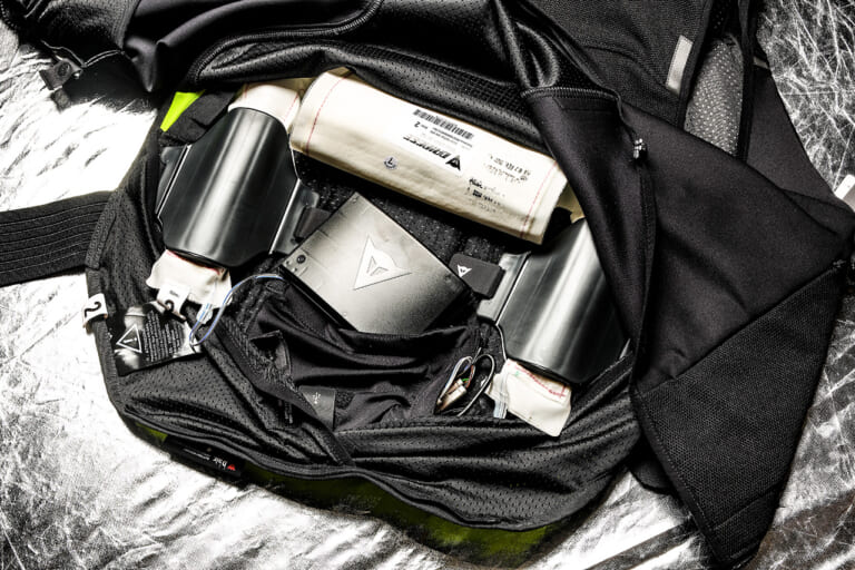 ダイネーゼ スマートジャケット|警視庁の白バイ隊が採用!! ワイヤレスエアバッグシステム〈ダイネーゼ スマートジャケット〉