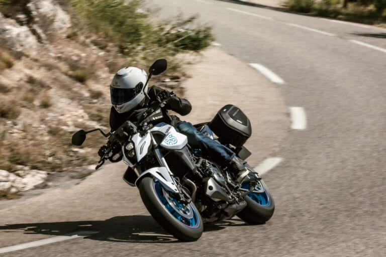 スズキ|GSX-8S|2023年モデル|106万7000円で登場! スズキ新型車「GSX-8S」国内発売を正式発表、775cc並列2気筒エンジンの新世代ストリートファイター
