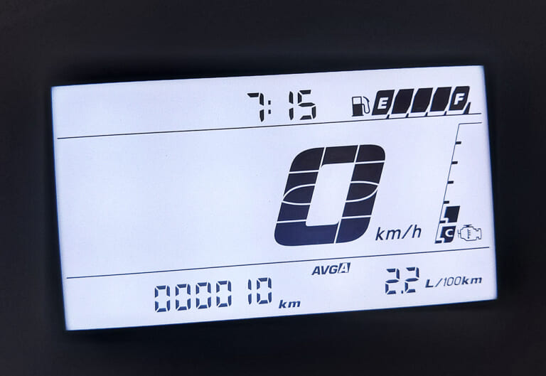 アヴェニス125 メーター|【新車バイク4台 モニターレポート】スズキ・アヴェニス125編:その1