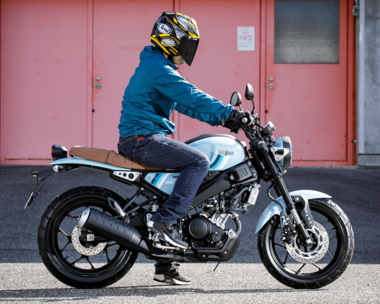 ヤマハ|XSR125|【XSR125、YZF-R125/R15、MT-125詳報】ヤマハ125軍団のカラバリ判明、ライポジ&足着きが最もラクなのは……?