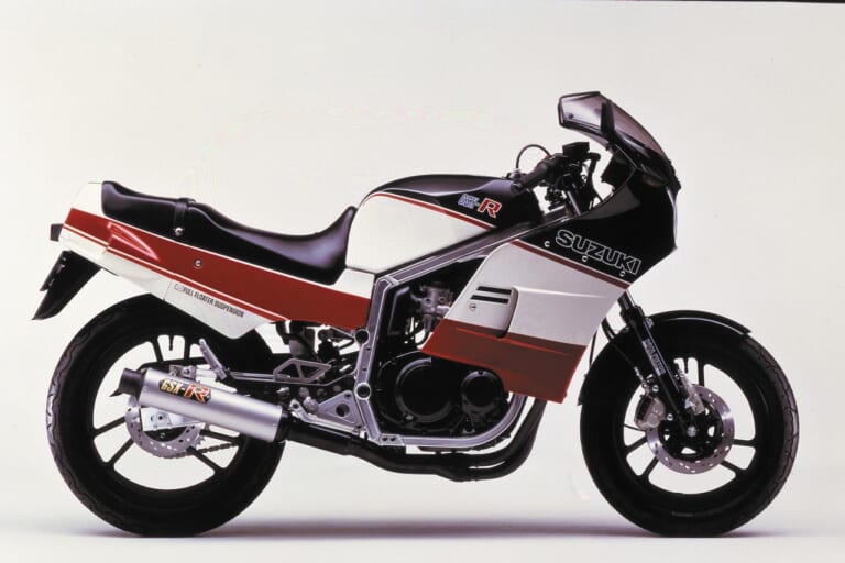 スズキ GSX-R|「ウマい奴しか乗れない」1984スズキGSX-R:4ストレプリカ時代の口火を切った金字塔【ニッポン旧車列伝】