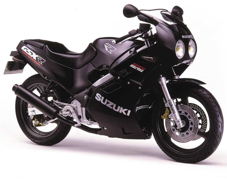 スズキ GSX-R250|「超ショートストローク250cc直4」1987スズキGSX-R250:過激さマシマシのR250Rも【ニッポン旧車列伝】