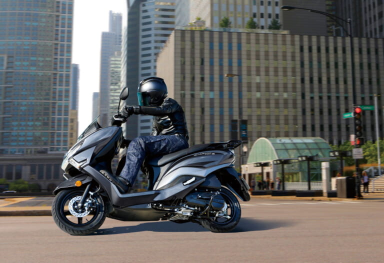 スズキ|バーグマンストリート 125EX|2023年モデル|スズキ新型車「バーグマンストリート125EX」国内発売決定! LEDヘッドライトやUSBソケット装備で31万7900円