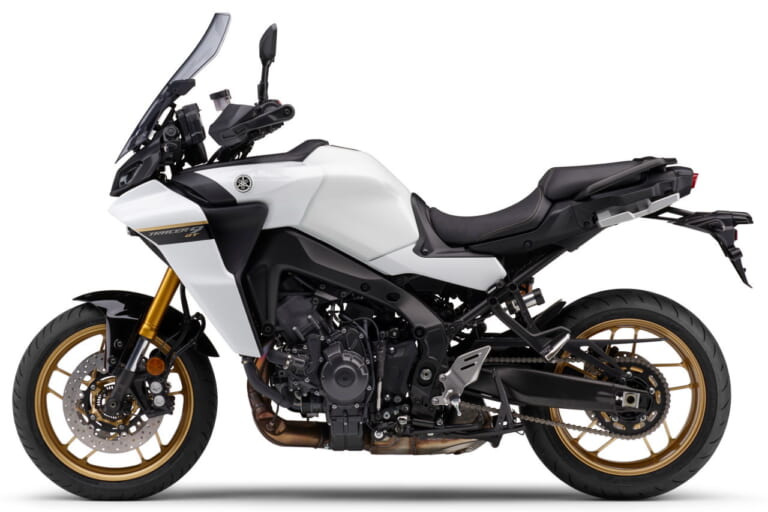 ヤマハ|トレーサー9 GT|2023年モデル|150万円切りをキープしてヤマハ「トレーサー9 GT」の2023年モデルが登場! モノクローム調に金のホイール&フォークで質感を表現