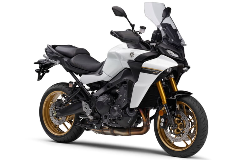 ヤマハ|トレーサー9 GT|2023年モデル|150万円切りをキープしてヤマハ「トレーサー9 GT」の2023年モデルが登場! モノクローム調に金のホイール&フォークで質感を表現