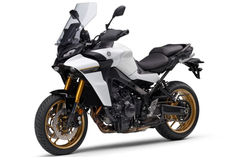ヤマハ|トレーサー9 GT|2023年モデル|150万円切りをキープしてヤマハ「トレーサー9 GT」の2023年モデルが登場! モノクローム調に金のホイール&フォークで質感を表現