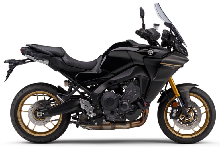 ヤマハ|トレーサー9 GT|2023年モデル|150万円切りをキープしてヤマハ「トレーサー9 GT」の2023年モデルが登場! モノクローム調に金のホイール&フォークで質感を表現
