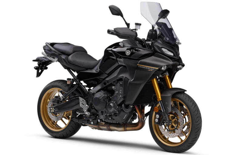 ヤマハ|トレーサー9 GT|2023年モデル|150万円切りをキープしてヤマハ「トレーサー9 GT」の2023年モデルが登場! モノクローム調に金のホイール&フォークで質感を表現
