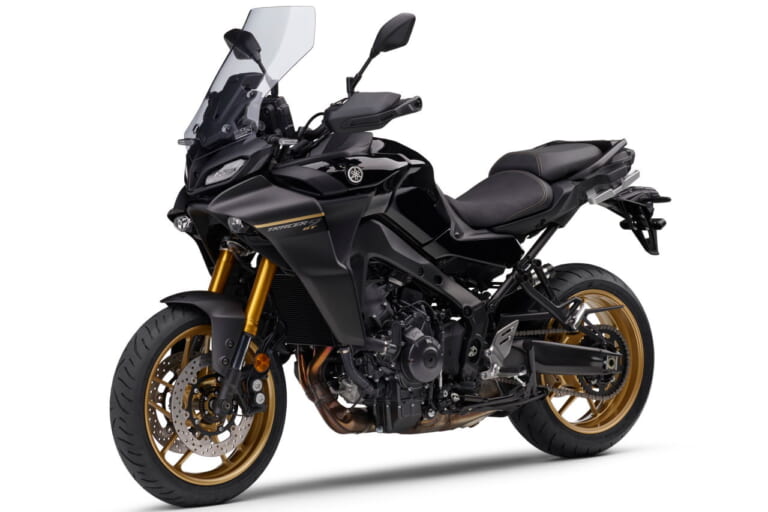 ヤマハ|トレーサー9 GT|2023年モデル|150万円切りをキープしてヤマハ「トレーサー9 GT」の2023年モデルが登場! モノクローム調に金のホイール&フォークで質感を表現