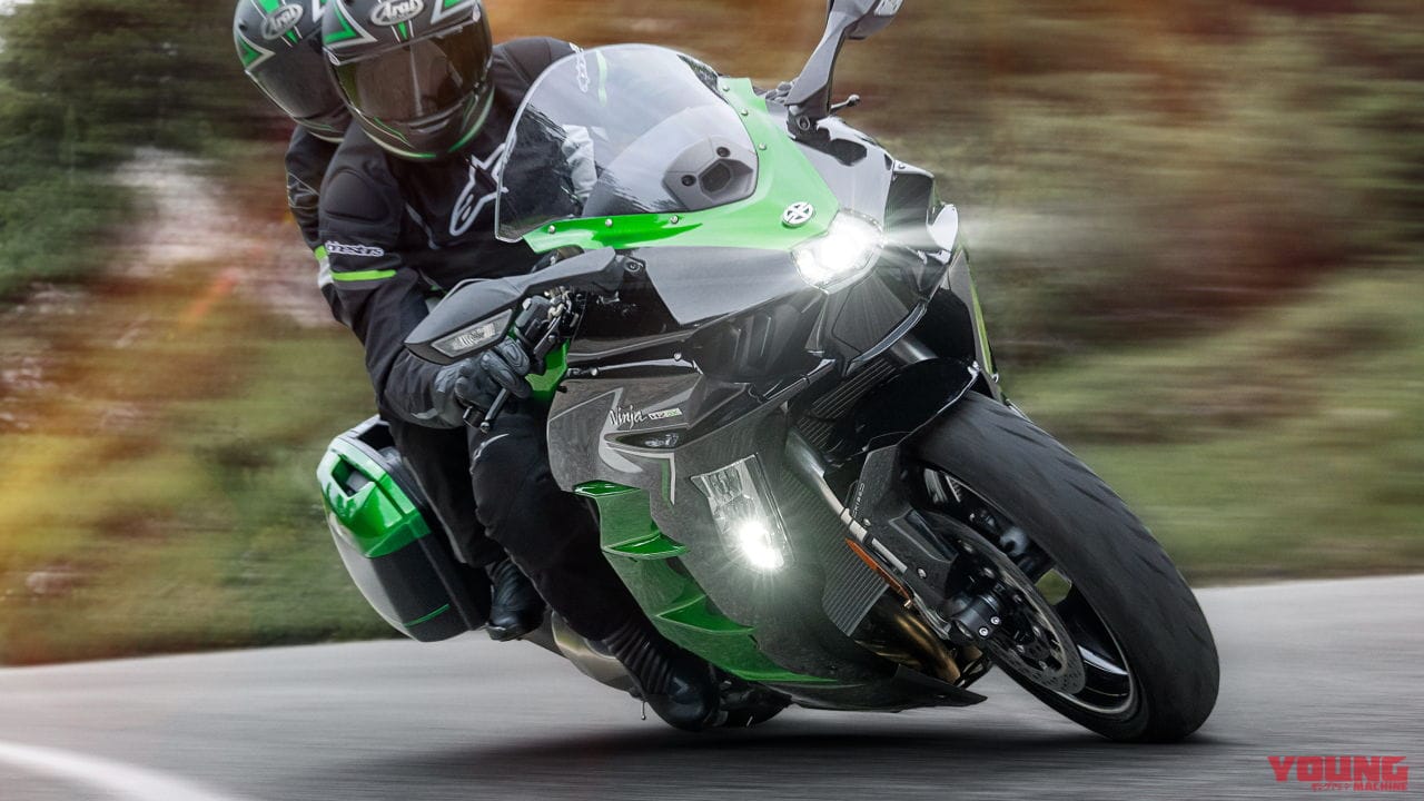 カワサキ「ニンジャH2 SX/SE」がオートハイビームを新装備して4/8発売! 過給機ツアラーがさらに隙なく進化