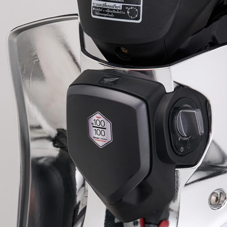 ホンダ|C125|ディズニーリミテッドエディション|ホンダ「スーパーカブC125 限定エディション」ディズニー仕様で登場! クローム風レッグシールド&サイドカバーが光る【海外】