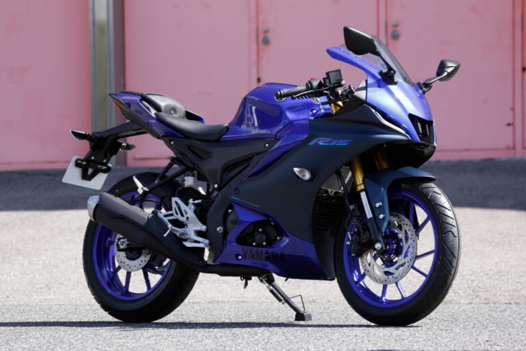 ヤマハ|YZF-R15|【XSR125、YZF-R125/R15、MT-125詳報】ヤマハ125軍団のカラバリ判明、ライポジ&足着きが最もラクなのは……?