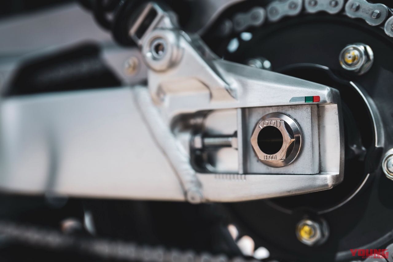 KOOD|アクスルシャフト|白バイ|奈良県警|白バイに正式採用!! クロモリ鋼の高精度アクスルシャフトが より正確な操縦を実現