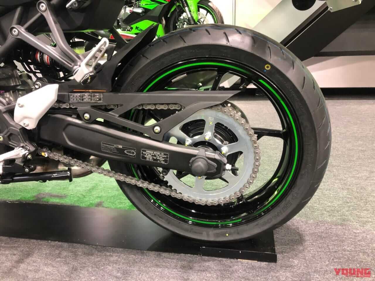 ニンジャZX-25R SE|カワサキ|2023年モデル|正式発表直後の「ニンジャZX-25R SE」が大阪モーターサイクルショーに出現! グリーンカップ仕様もあるでよ!