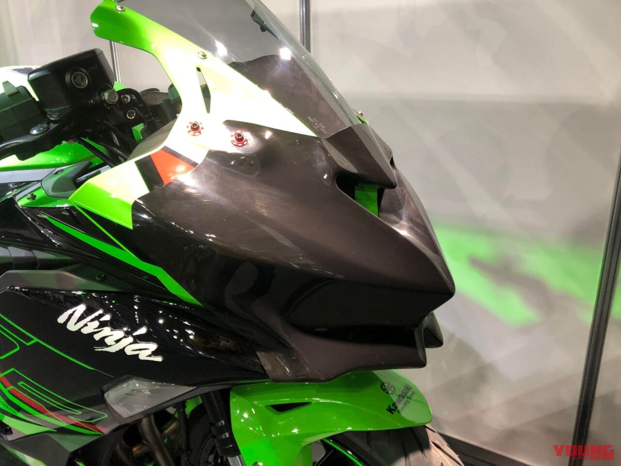 ニンジャZX-25R SE|カワサキ|2023年モデル|正式発表直後の「ニンジャZX-25R SE」が大阪モーターサイクルショーに出現! グリーンカップ仕様もあるでよ!