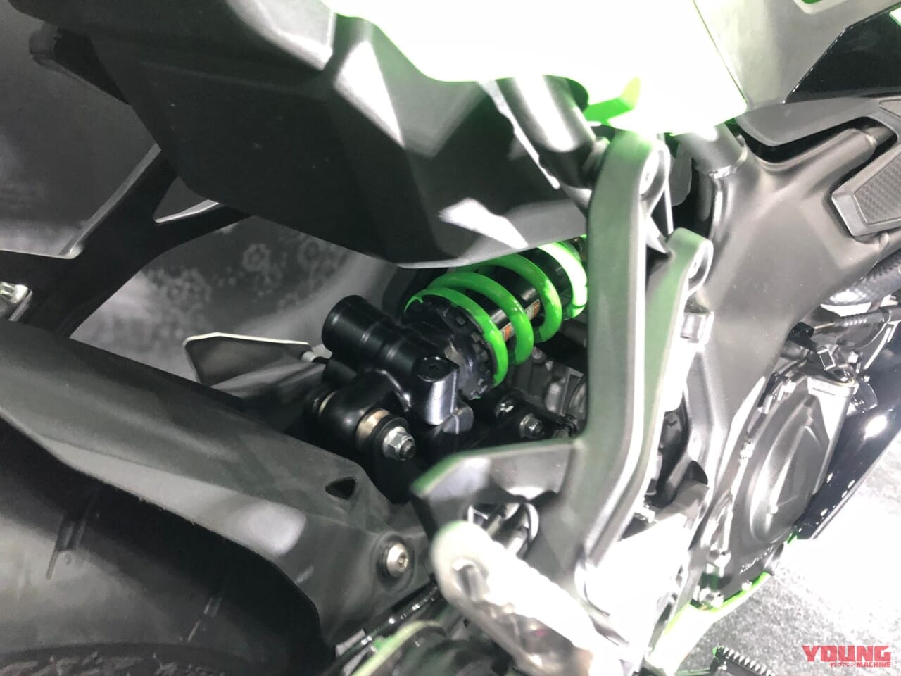 カワサキ|ニンジャZX-4RR|大阪モーターサイクルショーより入電ッ!! ラムエア80馬力の「ニンジャZX-4RR」で4気筒ヨンヒャク復活の狼煙!