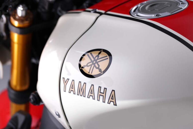 XSR900(2022~)用 Authentic Sports Blood line 外装セット|早くも発売決定! ヤマハ「XSR900」純正カスタム・カウルキットは数量限定、’70〜’80年代カラーを復刻