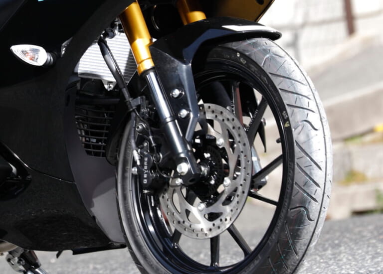 ヤマハ|YZF-R125|【XSR125、YZF-R125/R15、MT-125詳報】ヤマハ125軍団のカラバリ判明、ライポジ&足着きが最もラクなのは……?