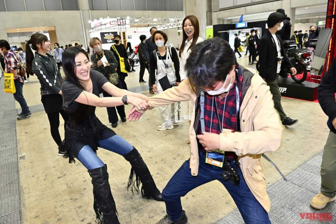 |意表を突くインテグラ仕様!! ドレミコレクションの“CB400タイプX”にハーフカウル仕様が登場だ