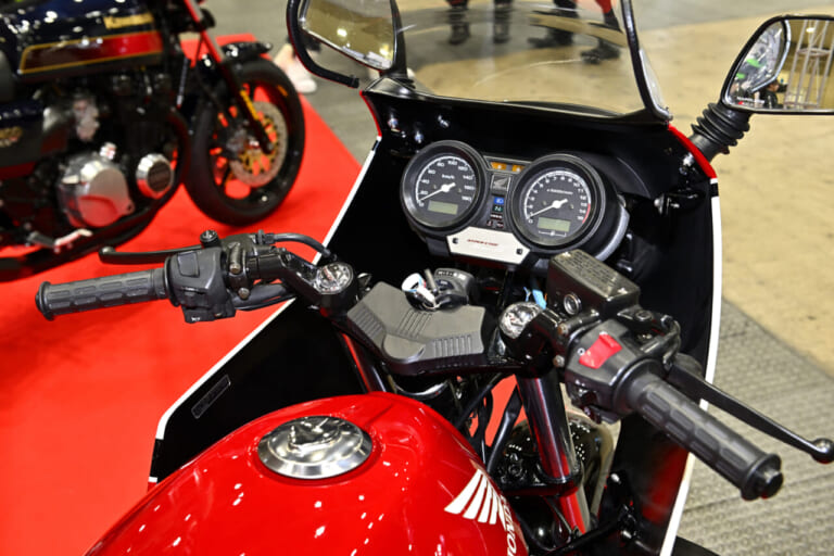 ドレミコレクション|CB400タイプX|インテグラ|意表を突くインテグラ仕様!! ドレミコレクションの“CB400タイプX”にハーフカウル仕様が登場だ