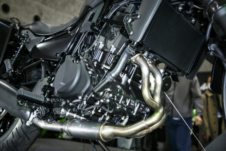 カワサキ|エリミネーター|大阪モーターサイクルショー|【エリミネーター現地詳報�@】「400」はパワーを求めた結果、ライポジはゆったりもネイキッドに近い!