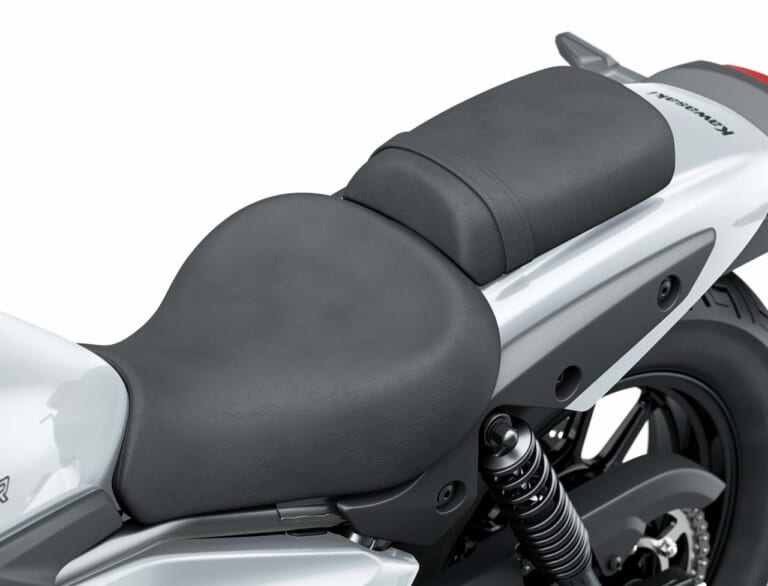 カワサキ|エリミネーター|大阪モーターサイクルショー|【エリミネーター現地詳報�@】「400」はパワーを求めた結果、ライポジはゆったりもネイキッドに近い!